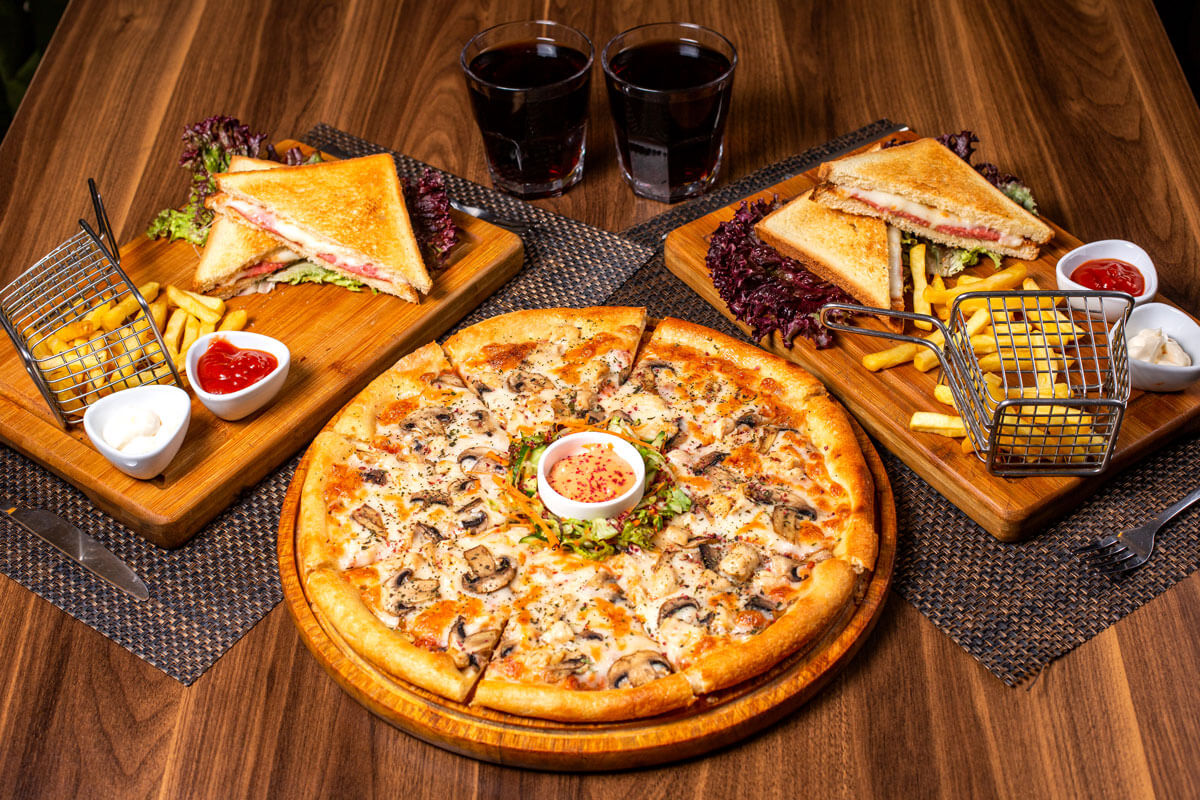 side-view-pizza-with-chicken-mushrooms-served-with-sauce-vegetables-salad-wooden-plate side-view-pizza-with-chicken-mushrooms-served-with-sauce-vegetables-salad-wooden-plate
